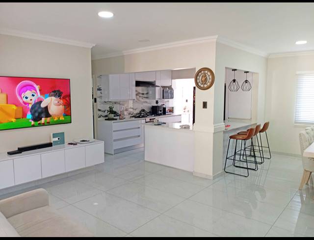 3 BEDROOM HOUSE FOR SALE IN BLUFF